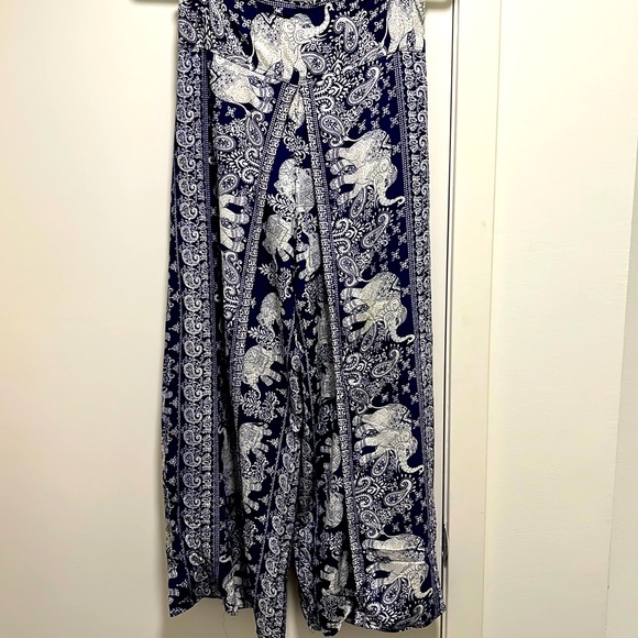 Boho pants in elephant print with open leg detailing - Picture 2 of 8